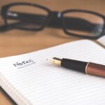 Notizbuch und Stift für Journaling und Tagebuchschreiben