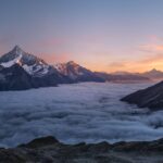 Berglandschaft bei Sonnenaufgang als Symbol für innere Stärke und Resilienz