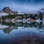 calm lake reflection (foto: Intermountain Forest Service, USDA Region 4 Photography / Public domain, Wikimedia Commons)